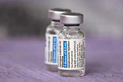 Vaccino Johnson & Johnson, lancio rinviato in Europa  