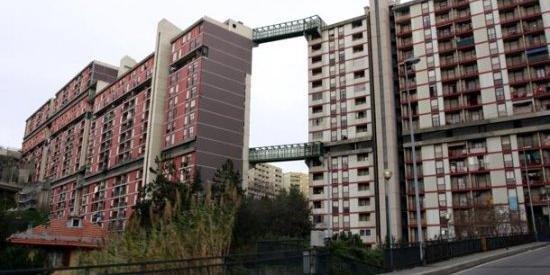 Genova, occupano abusivamente alloggio: sei denunciati