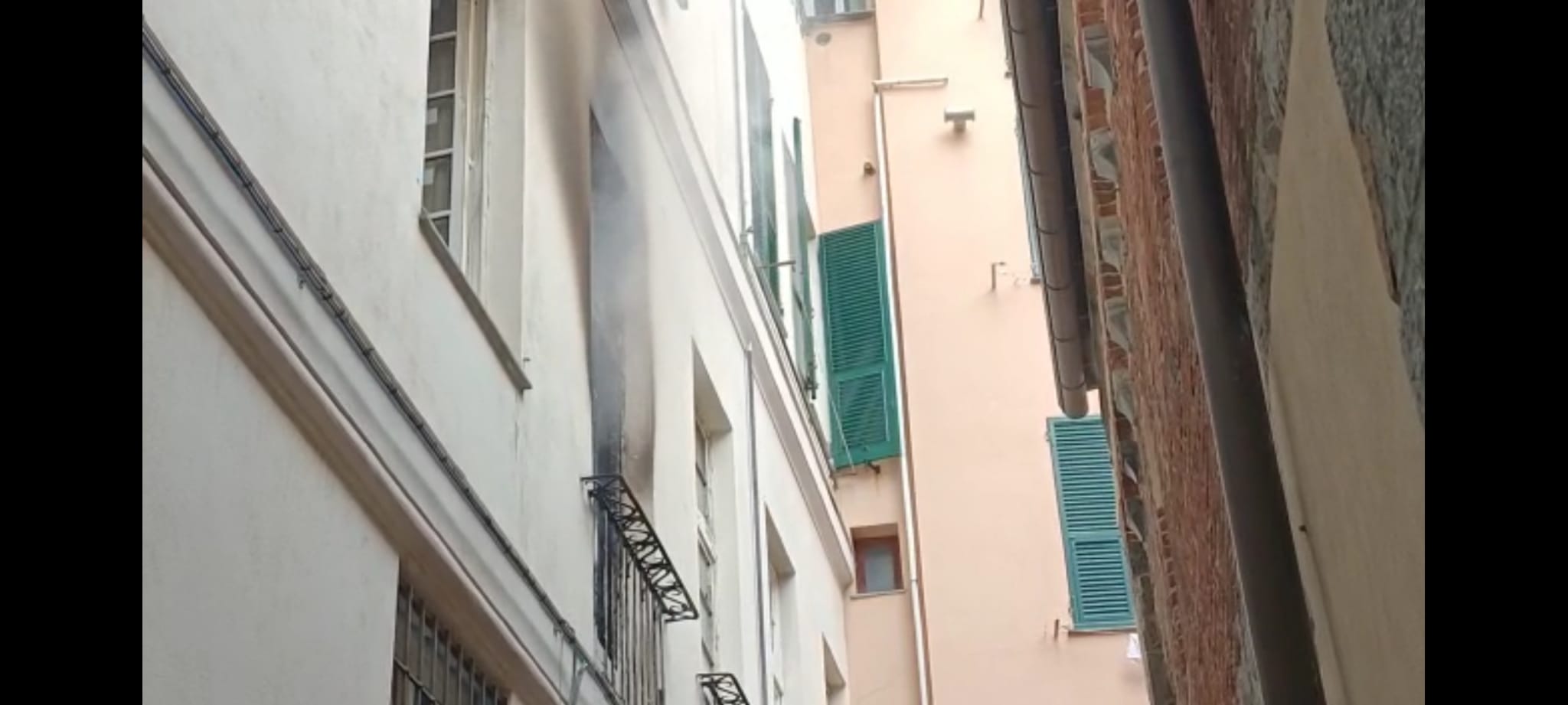 Genova, è morto l'antiquario ustionato nel rogo della sua casa