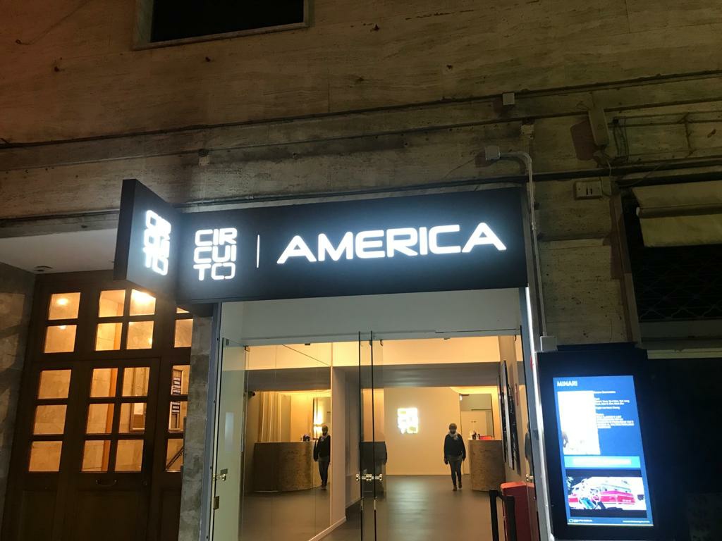 Riaperto il cinema America dopo due anni, con Woody Allen e le chaise longue