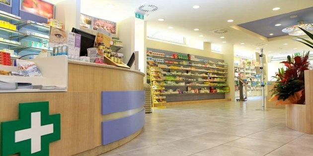 Rapina a mano armata in una farmacia di Bolzaneto: indagini in corso