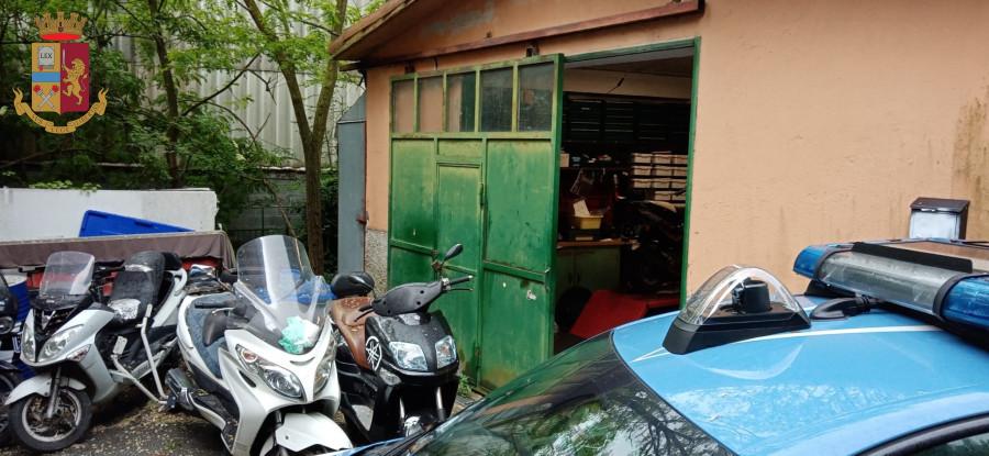 Officina abusiva sequestrata dalla polizia a Genova Bolzaneto