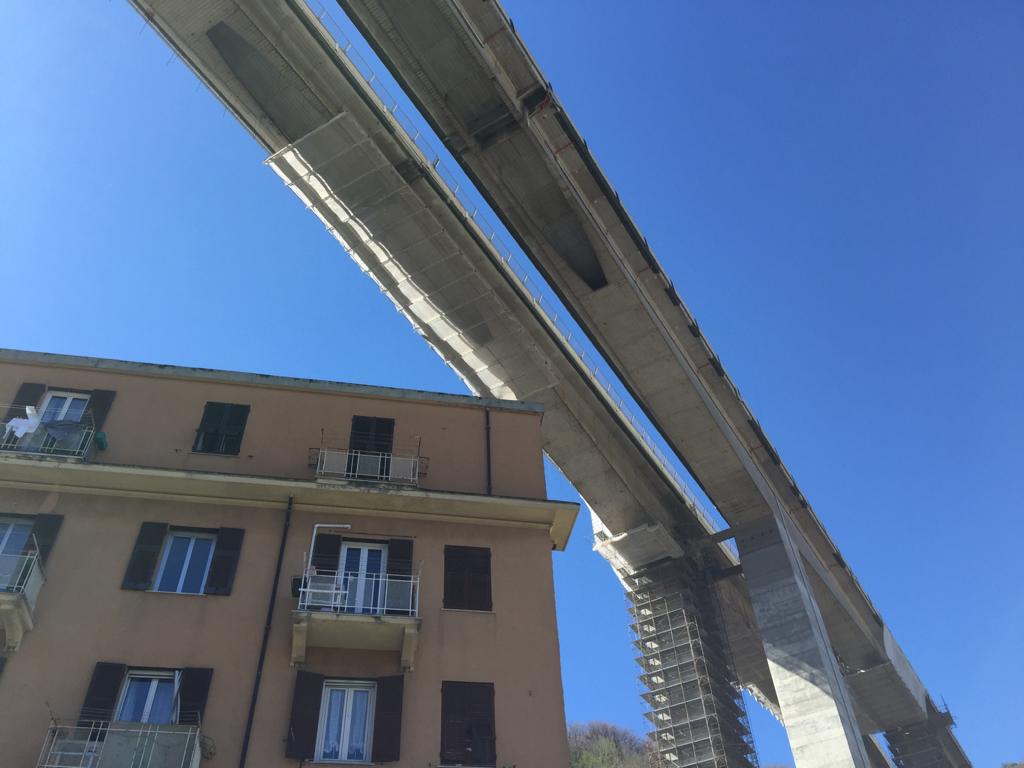 Viadotto Bisagno, un tunnel di Autostrade per proteggere passanti e macchine: e chi ci abita? 