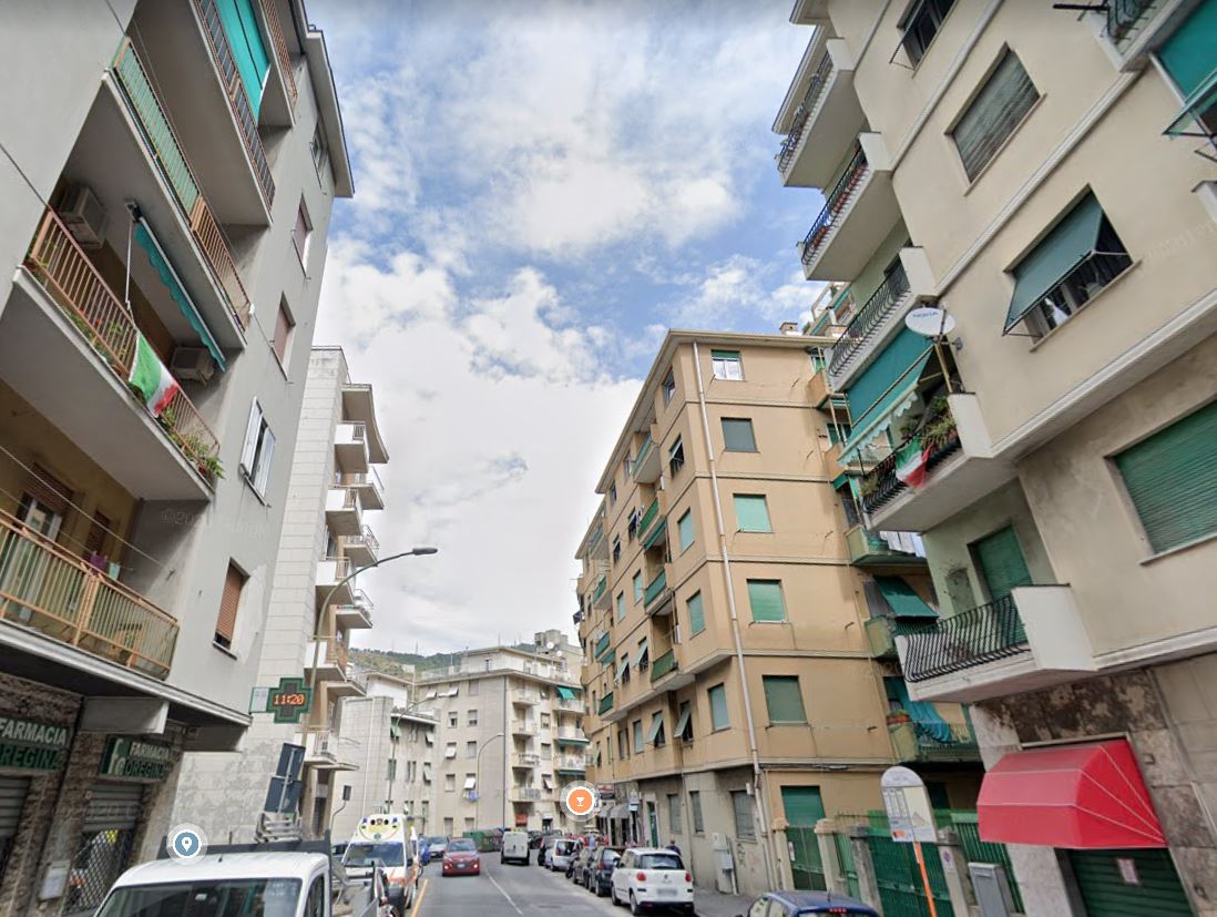 Genova, 97enne rinvenuto ferito in casa: 