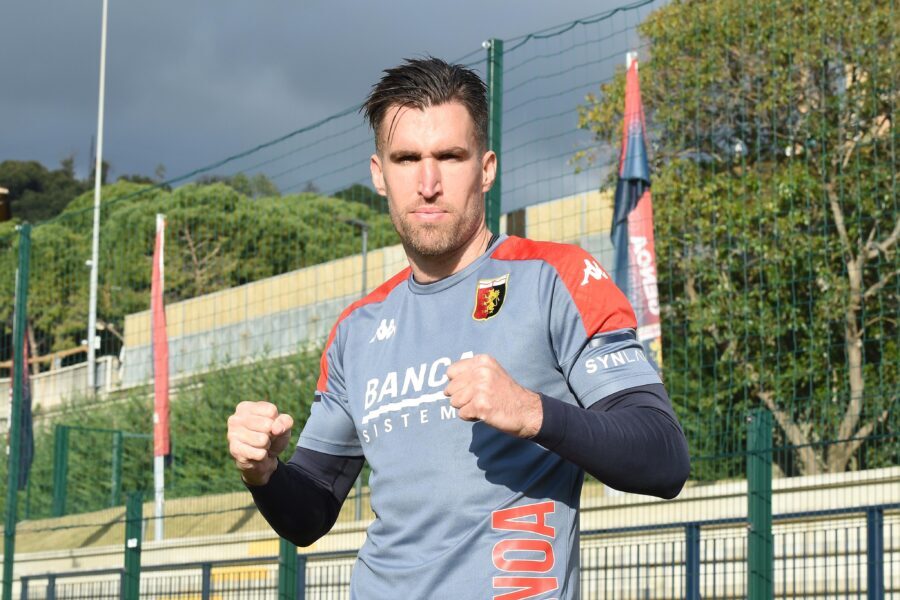 Genoa, Strootman saluta: 