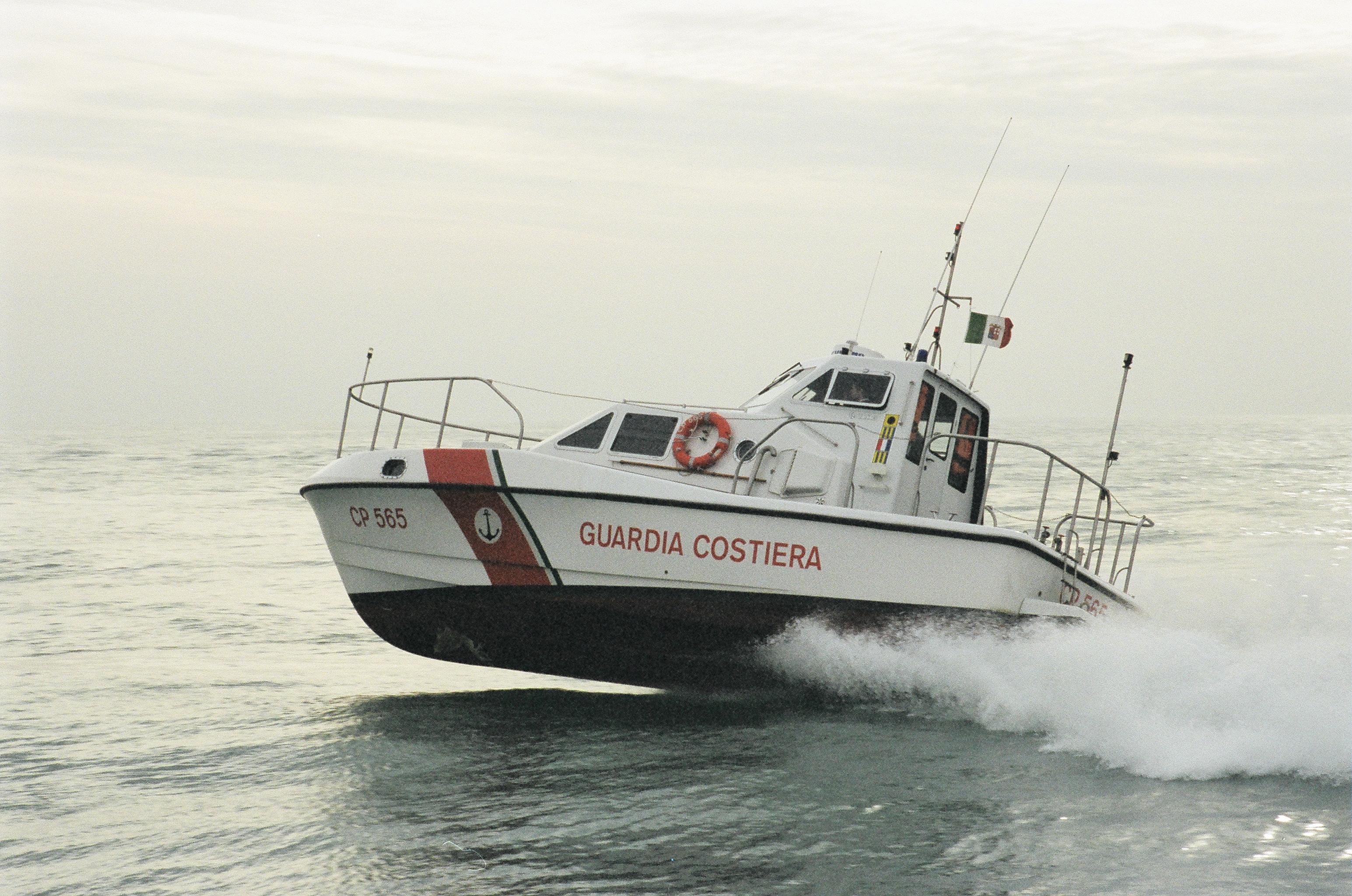 Chiavari, donna rischia di annegare in mare: interviene la Capitaneria di porto