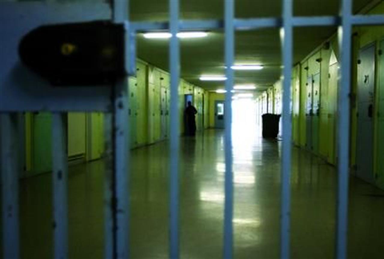 Carcere di Pontedecimo, detenuta tenta di suicidarsi: salvata dagli agenti