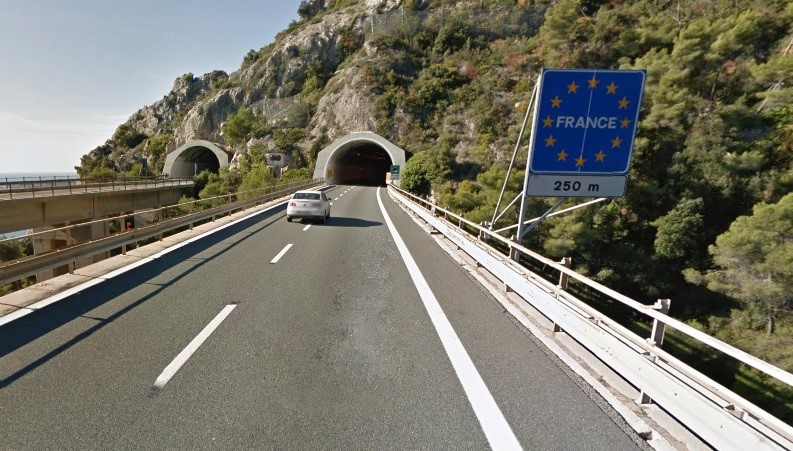Ancora migranti nascosti in autostrada nella notte