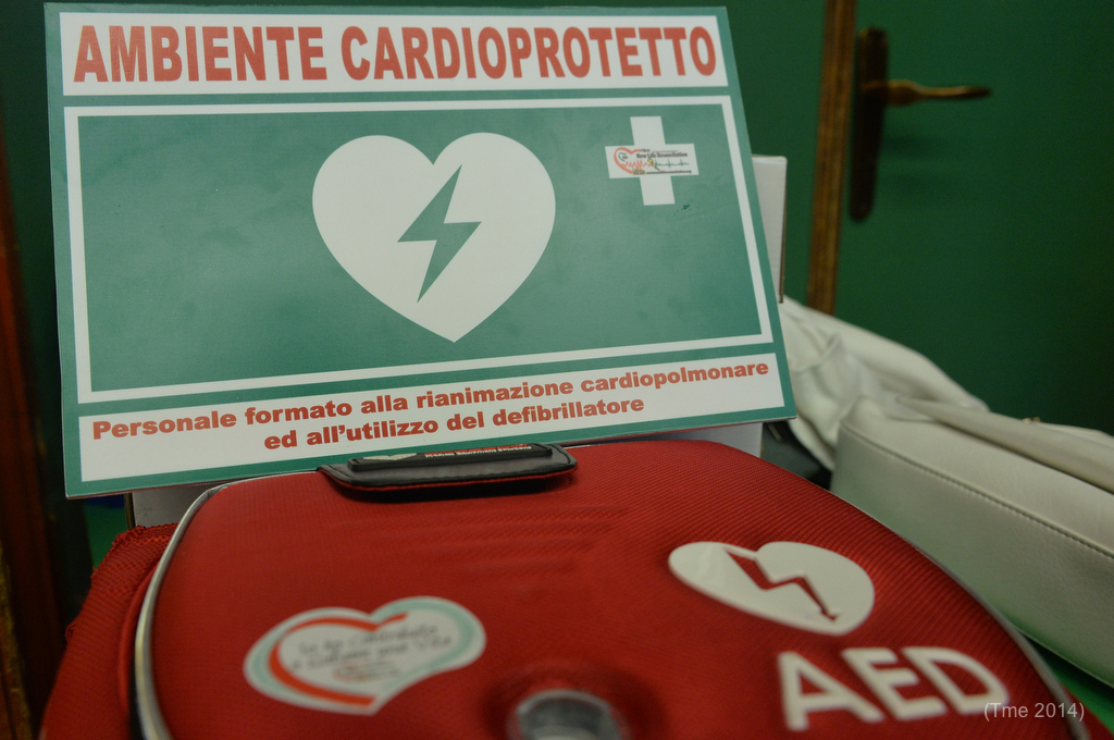 Zoagli, sessantacinquenne in arresto cardiaco: salvato dai passanti con il defibrillatore