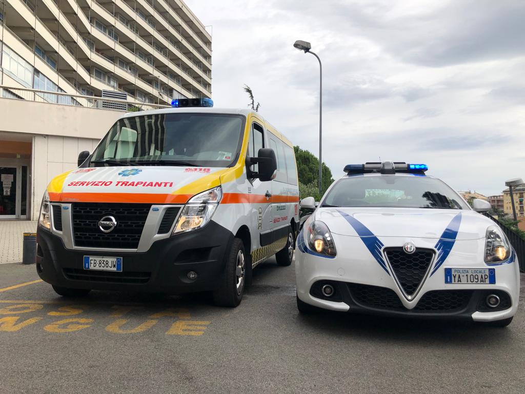 Trapianti, la polizia locale di Genova scorta un cuore all'Aeroporto di Genova