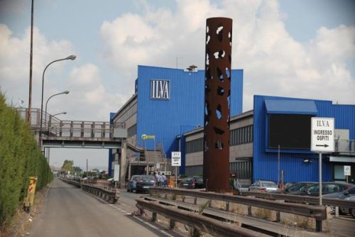 Genova, dopo i roghi sulle alture principio di incendio all'ex Ilva