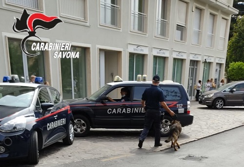 Andora, provoca e ferisce due ragazzi con un coltello: arrestato dai carabinieri