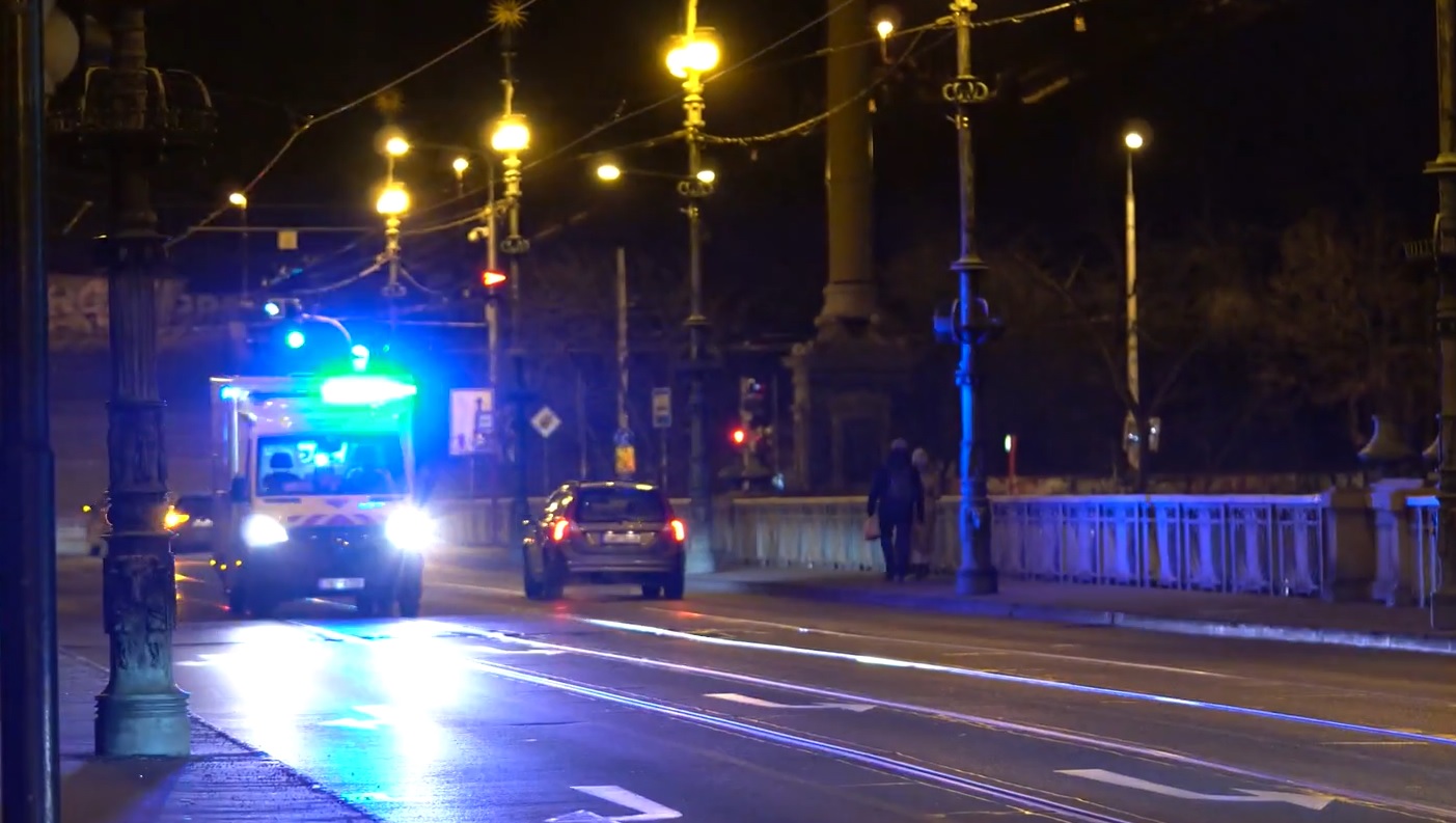 Auto contro un cancello, morto villeggiante di 19 anni