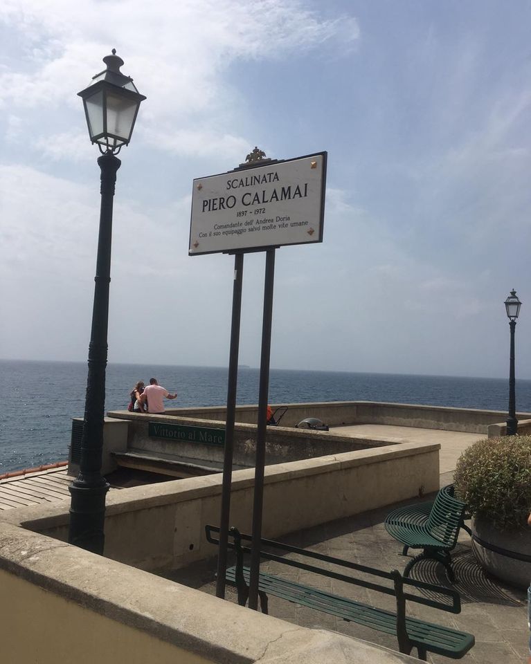 Genova, intitolata al comandante Piero Calamai la scalinata di Boccadasse