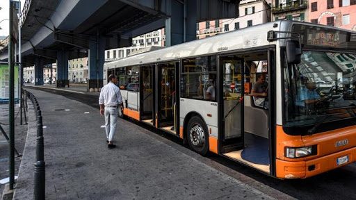 Amt, a Genova i bimbi fino a 10 anni viaggiano gratis sul bus