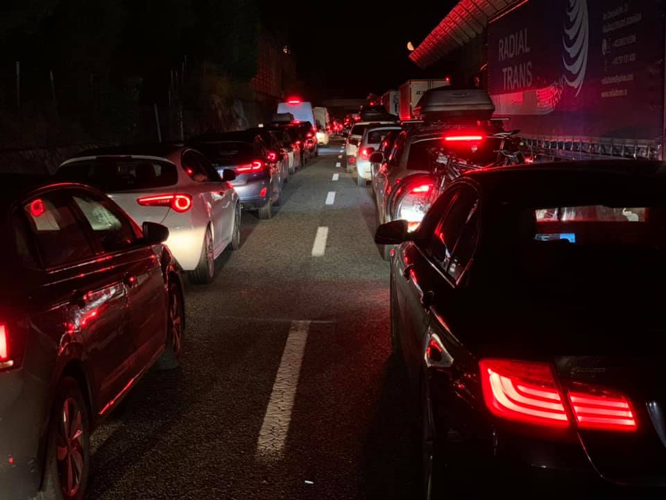 Notte di caos sulla A10, automobilisti bloccati in coda tra Celle e Arenzano
