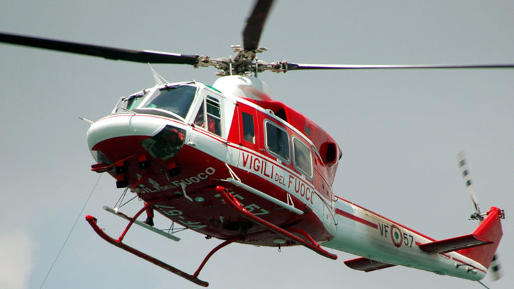 Cade dall'albero, 80enne grave all'ospedale