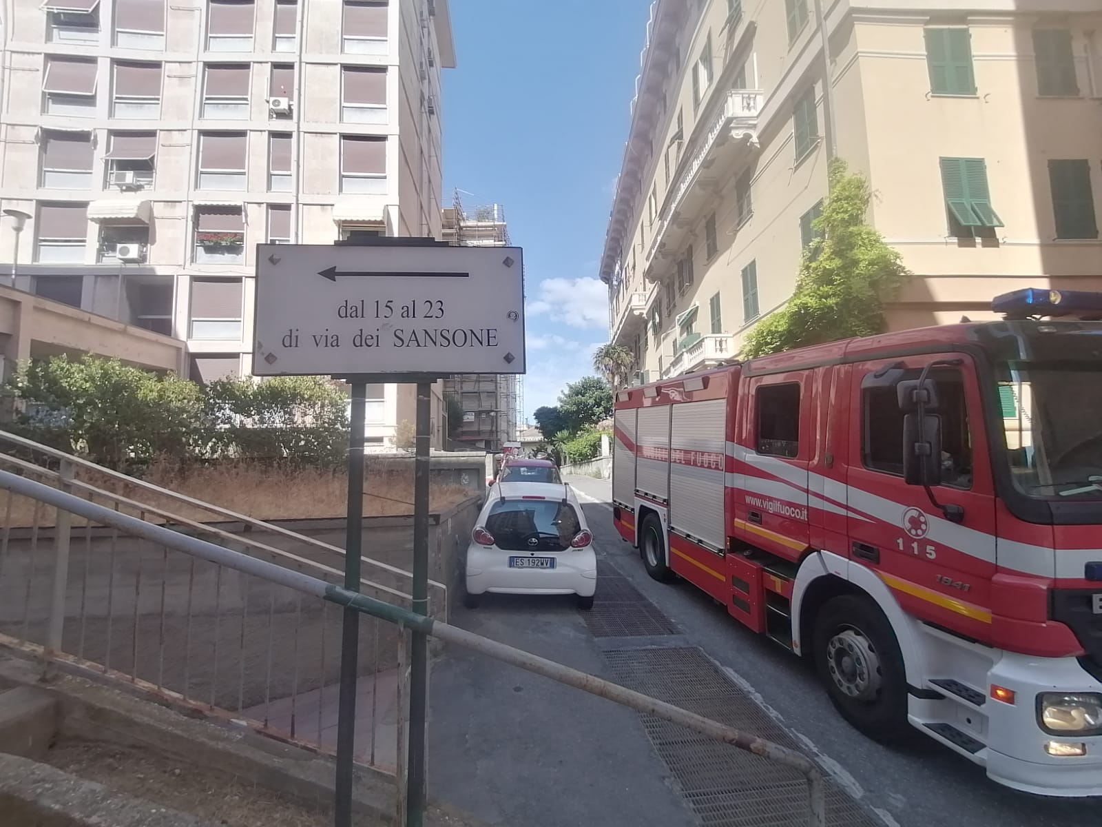 Incendio appartamento a Genova, un morto e due intossicati