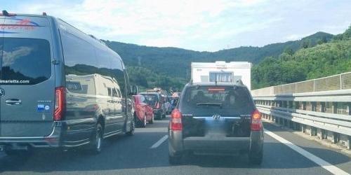 Caos autostrade: a Ponente coda per un cantiere fino a 5 km da Varazze al bivio con la A26