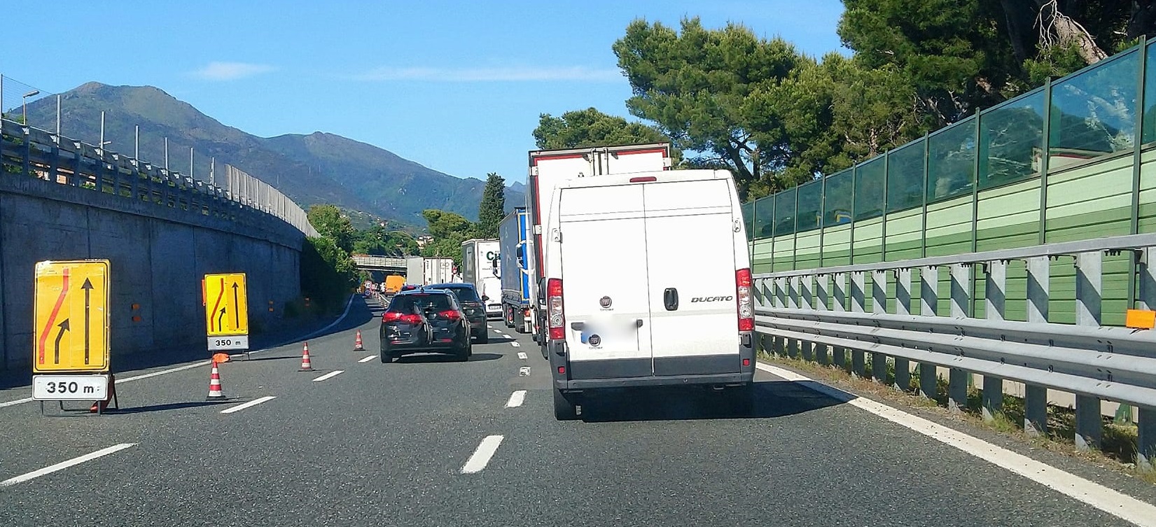 https://www.primocanale.it/materialiarchivio/immagininews/20210821114012-Coda_in_autostrada_A10_all_altezza_di_Varazze_verso_Genova.jpg