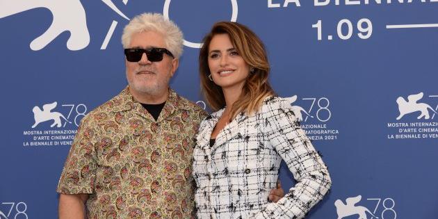 Almodovar inaugura Venezia con un melò tra politica, memoria e maternità