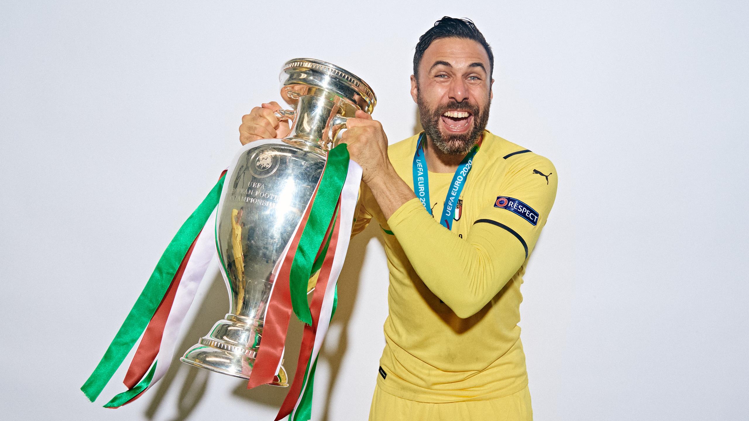 Il Genoa riabbraccia Sirigu, capitano azzurro 1093 giorni dopo Criscito                              