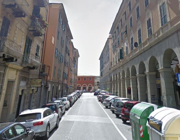  Genova, rumeno ubriaco aggredito a bottigliate dopo il kebab