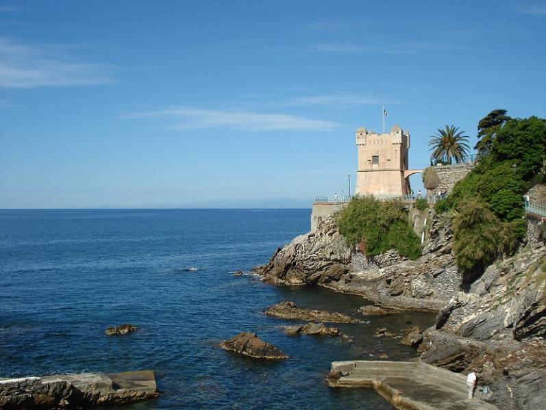 Torre Gropallo vandalizzata, al via la ripulitura: costerà fra i 30 e i 40mila euro