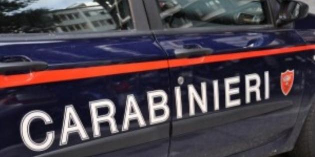 Genova: minaccia di gettarsi da un palazzo, i carabinieri lo dissuadono