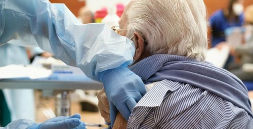 Vaccini in Liguria, al via la somministrazione delle terze dosi per gli anziani delle Rsa