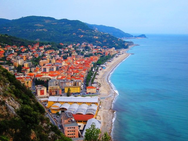 Stanziati più di un milione di euro per il ripascimento stagionale delle spiagge liguri