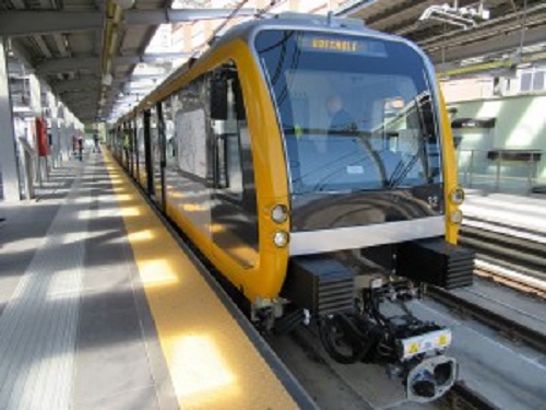 Genova, ubriaco distrugge una porta vetrata alla stazione della metropolitana