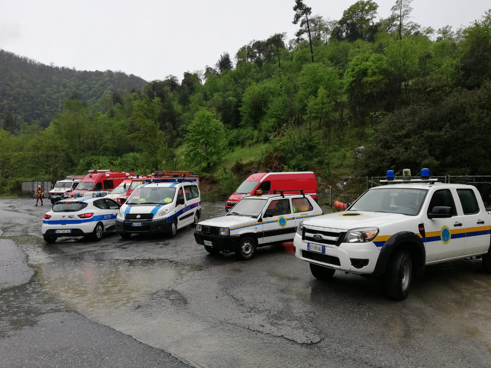 https://www.primocanale.it/materialiarchivio/immagininews/20211026191532-Vigili_del_Fuoco_e_Protezione_Civile_Maltempo.jpg