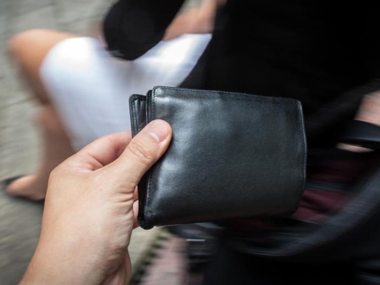 Ruba a turista svedese ma viene beccato, arrestato borseggiatore a Genova Principe