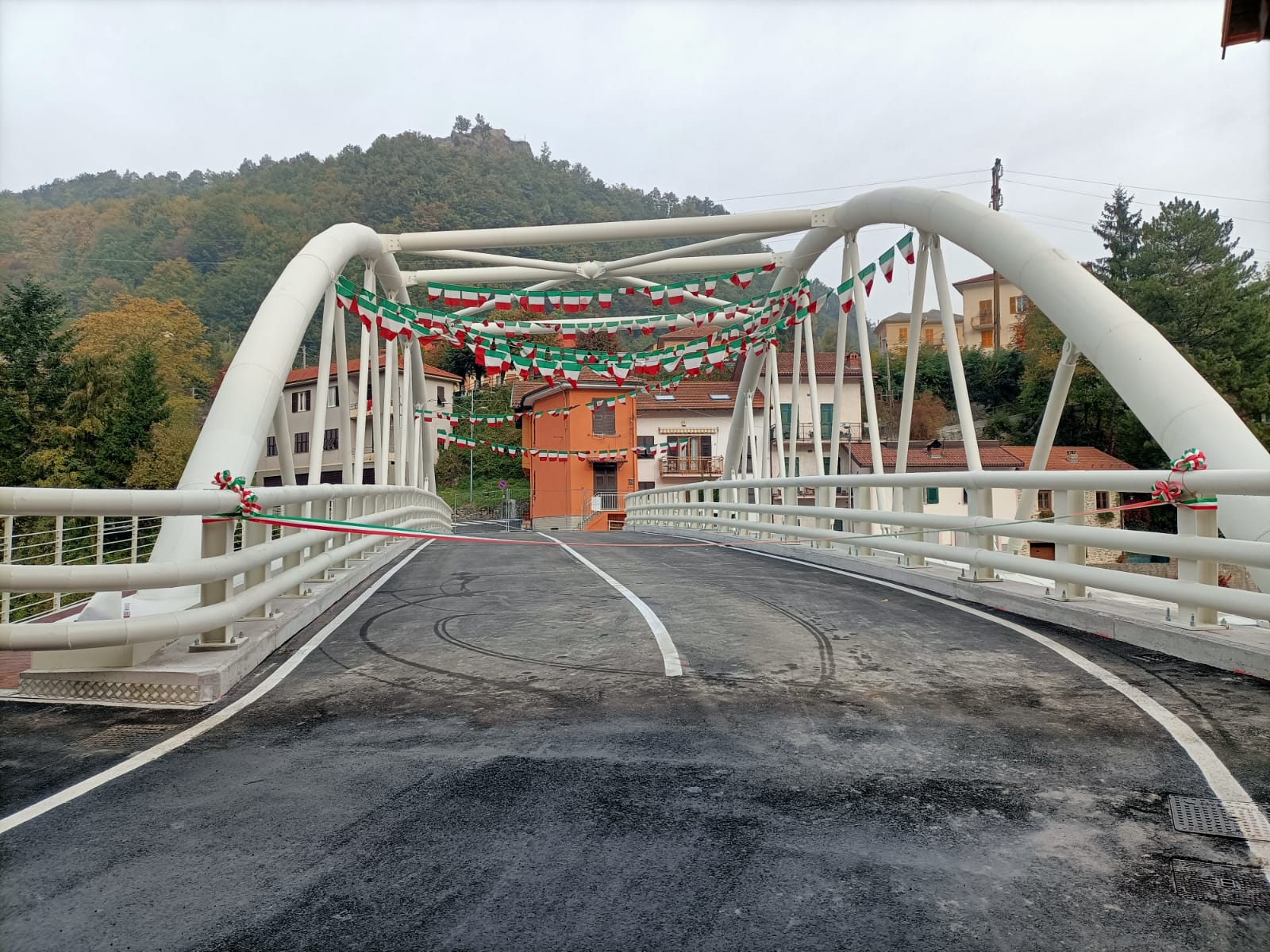 E' il giorno di Montoggio: da oggi la pioggia fa meno paura con il nuovo ponte a una campata