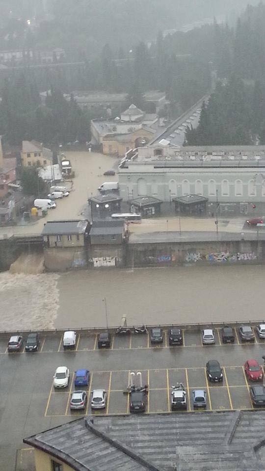 https://www.primocanale.it/materialiarchivio/immagininews/20211106173930-alluvione-rio-velino-staglieno.jpg