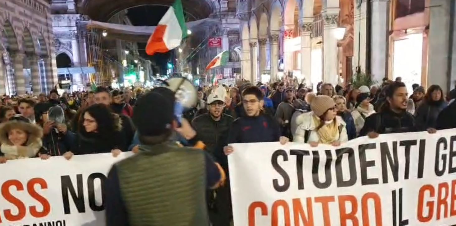 No green pass, 200 partecipanti per le strade del centro genovese