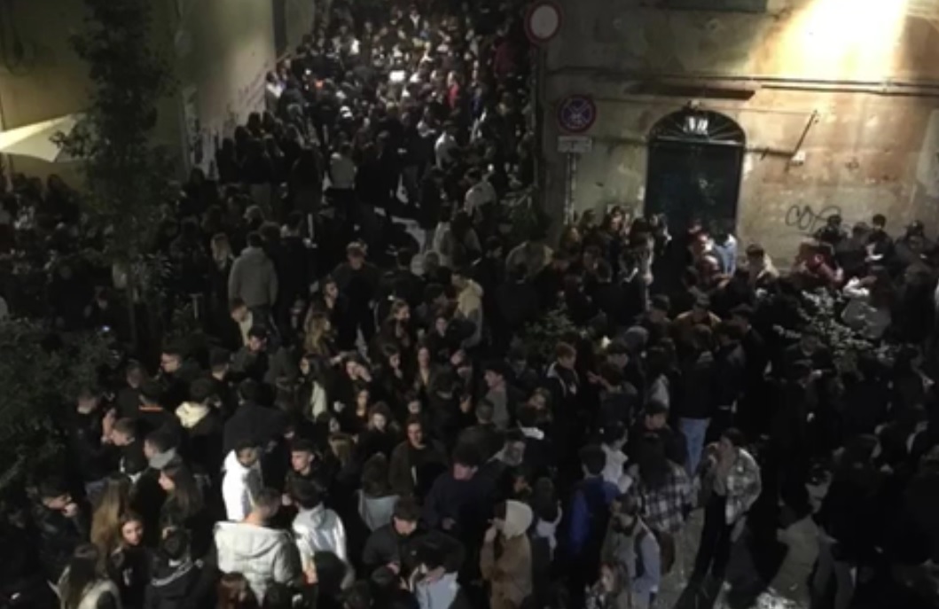 Movida in centro storico, i residenti: 