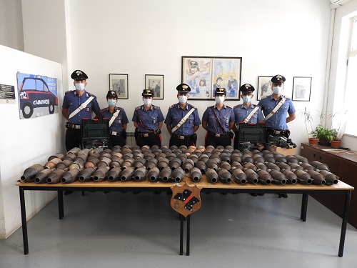 Sottraevano marmitte per ottenere materiali preziosi, sequestrati oltre 100 catalizzatori