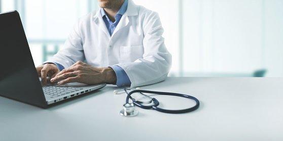 Sanitari non vaccinati, diminuisce il numero degli operatori sospesi 